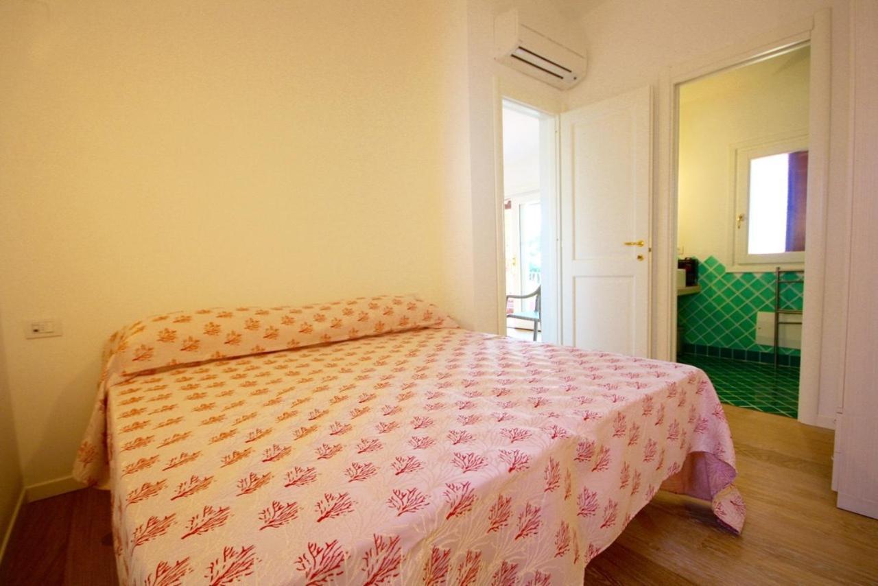 Residenze Dei Fiori Villa Порто Ротондо Стая снимка